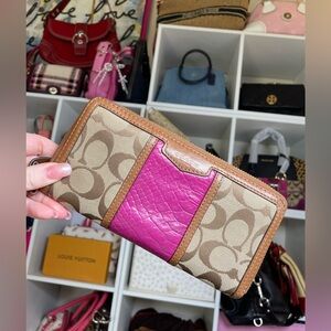 ‼️SPRING SALE Coach Signature Stripe Fuchsia Snakeskin Accordion Zip Wallet 🐍